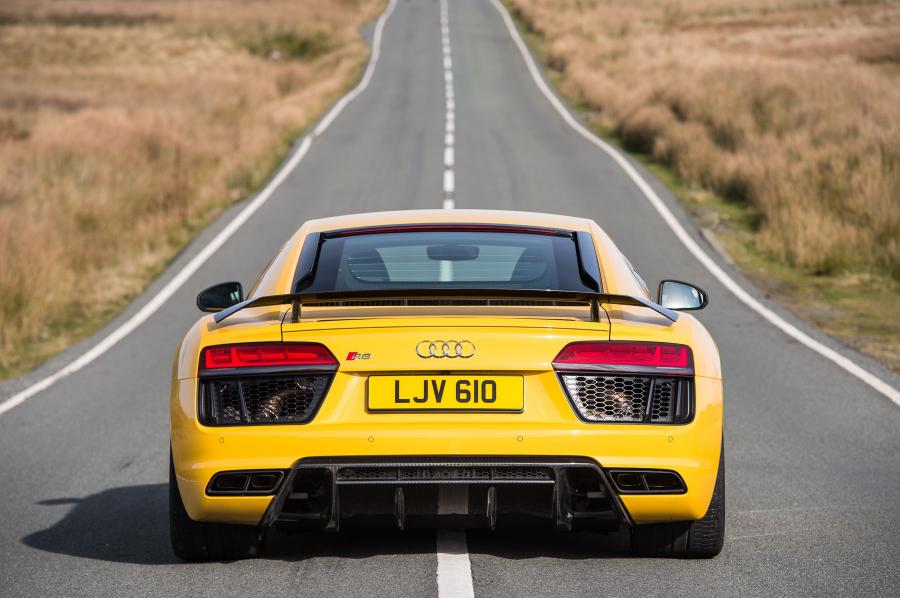  Audi R8 V10 Plus 2015 года  (UK) (фото 19 из 31)